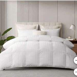 Hotel Grand White Down Comforter, new